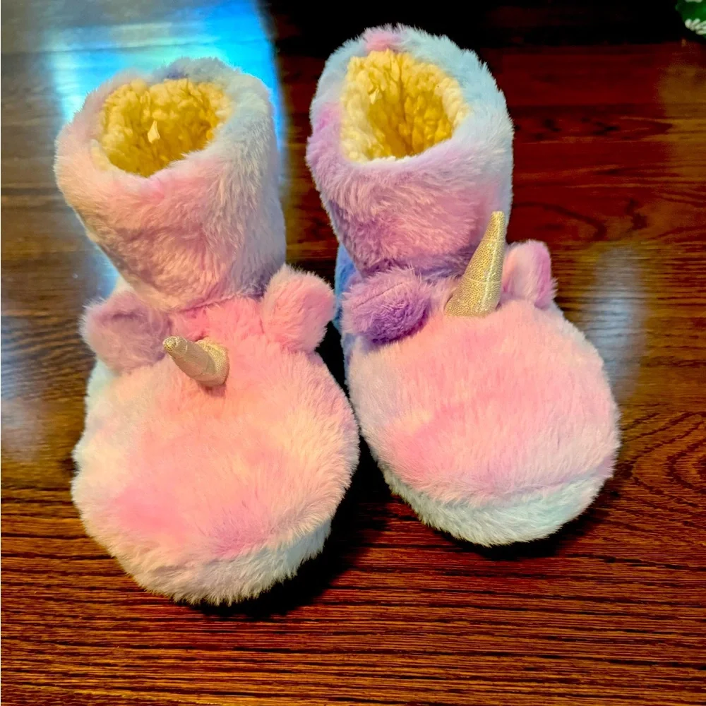Girls unicorn slippers big kids size 3/4 worn once excellent condition